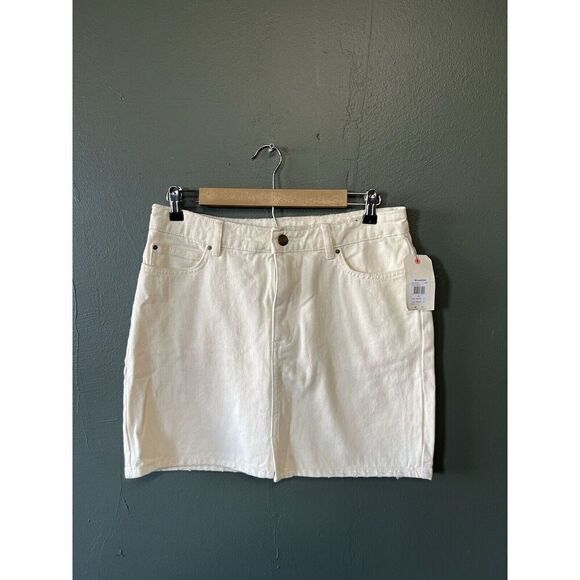Billabong Womens Ivory Black Magic Denim Skirt Size 30 NWT - Picture 1 of 3